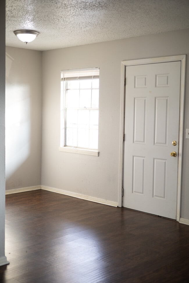 Building Photo - Peartree Apartments