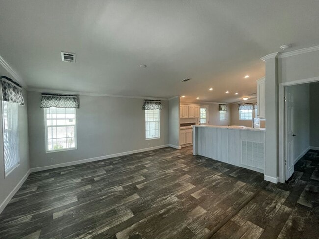 Building Photo - 906 Guadeloupe W