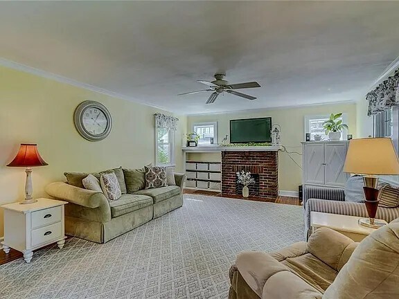 Sala de estar - 77 Hartsdale Rd