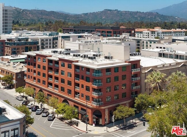 Building Photo - 125 N Raymond Ave