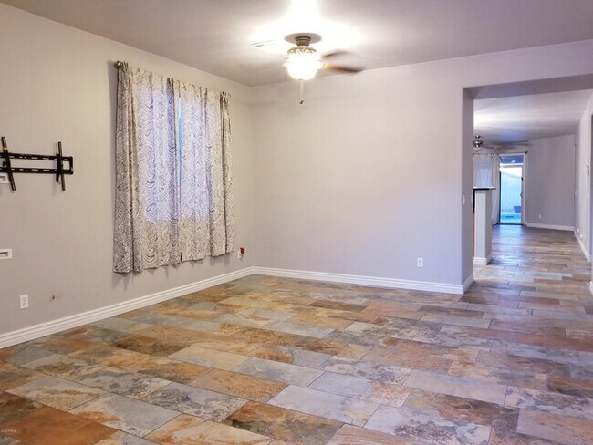 Foto del edificio - 7410 W Darrel Rd