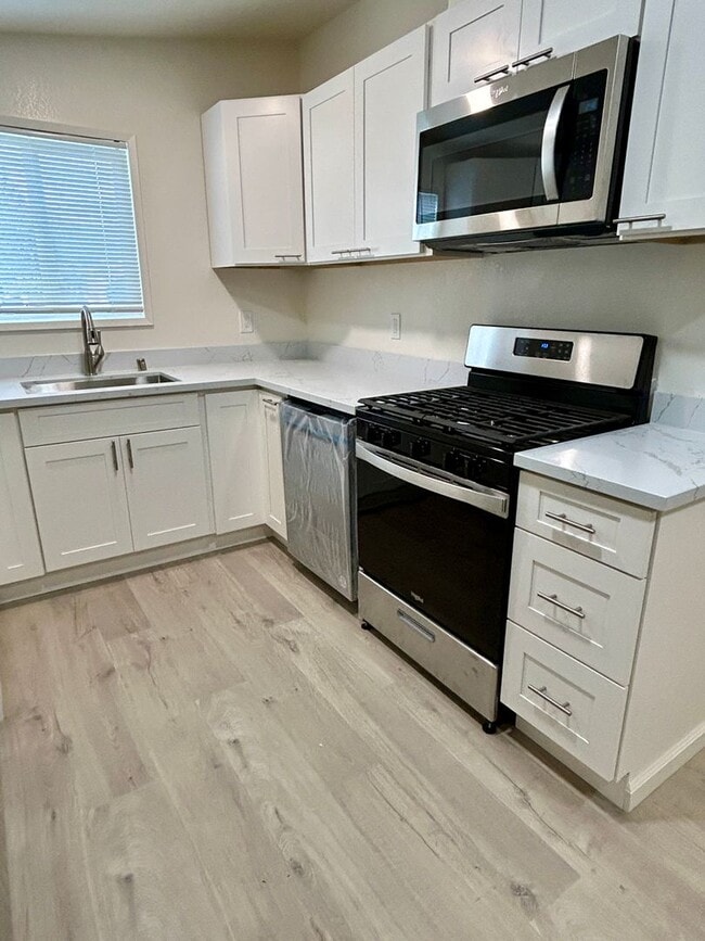 Building Photo - Remodeled Home Ready for Move In!