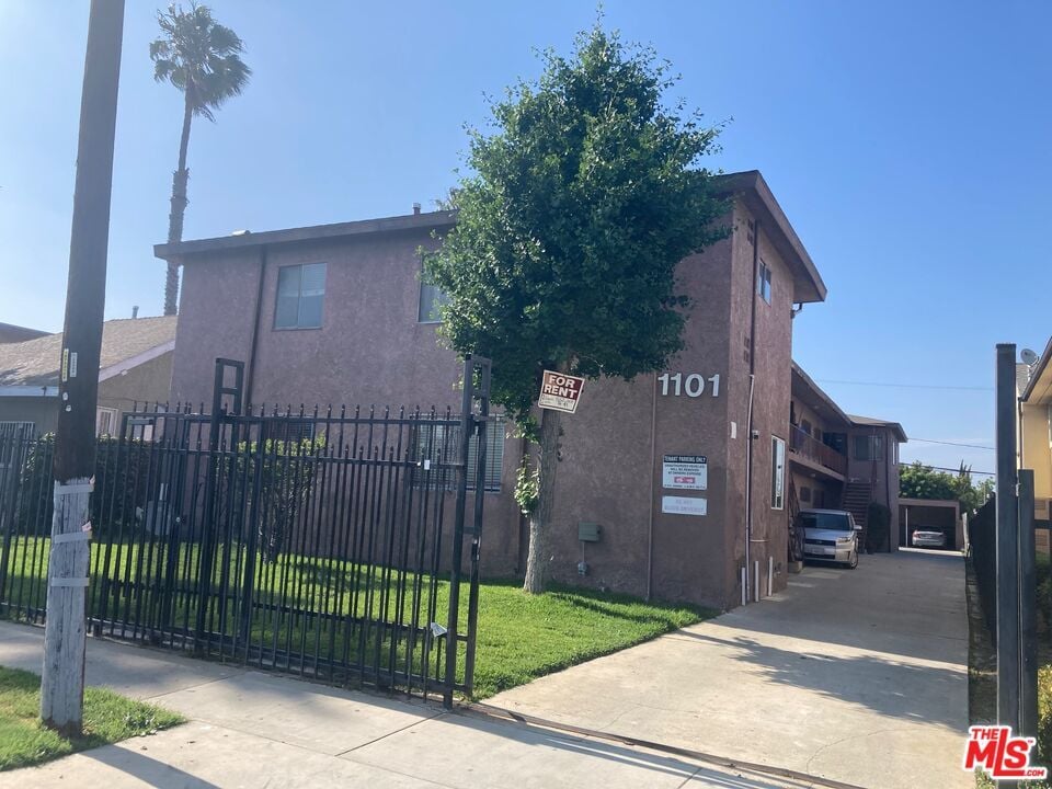 Foto principal - 1101 W 106th St
