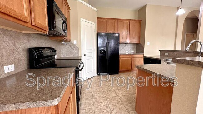 Building Photo - 5717 Alexandria Dr