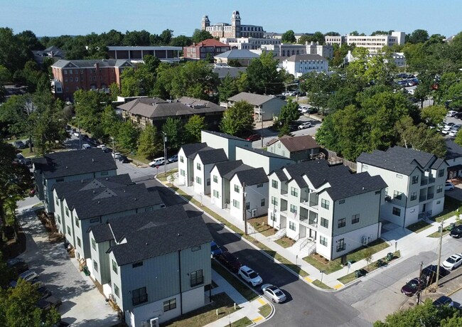 Foto del edificio - 619 Whitham Ave