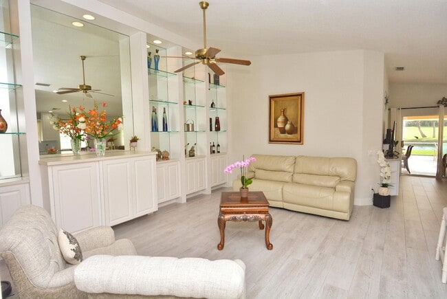 Building Photo - 1020 SW Balmoral Trce