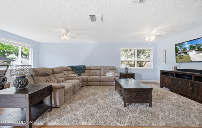 Foto del edificio - 972 Dostie Cir