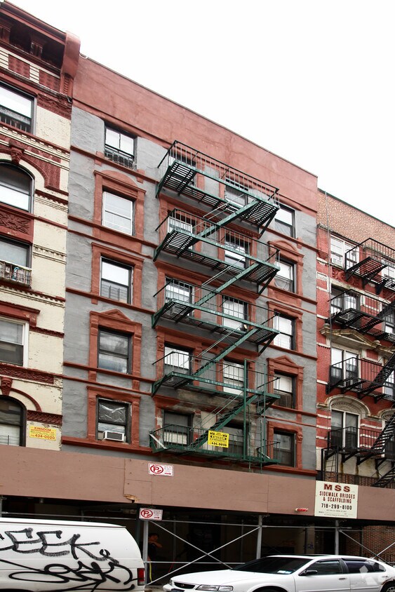 Building Photo - 170 Henry St