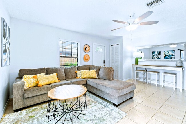 Foto del edificio - 9130 E Highland Pines Blvd