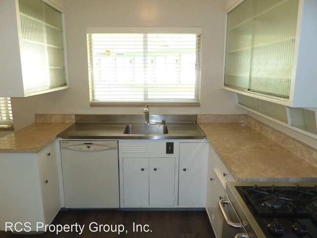 Building Photo - 2 br, 1.5 bath House - 1345 Old County Rd.
