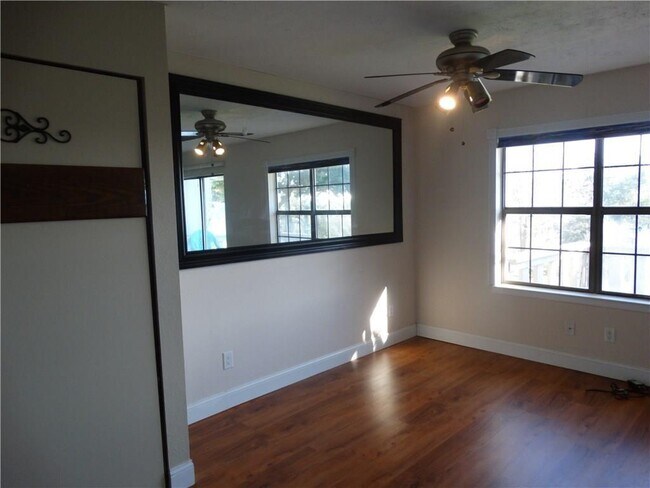 Building Photo - 21013 Highland Lake Dr