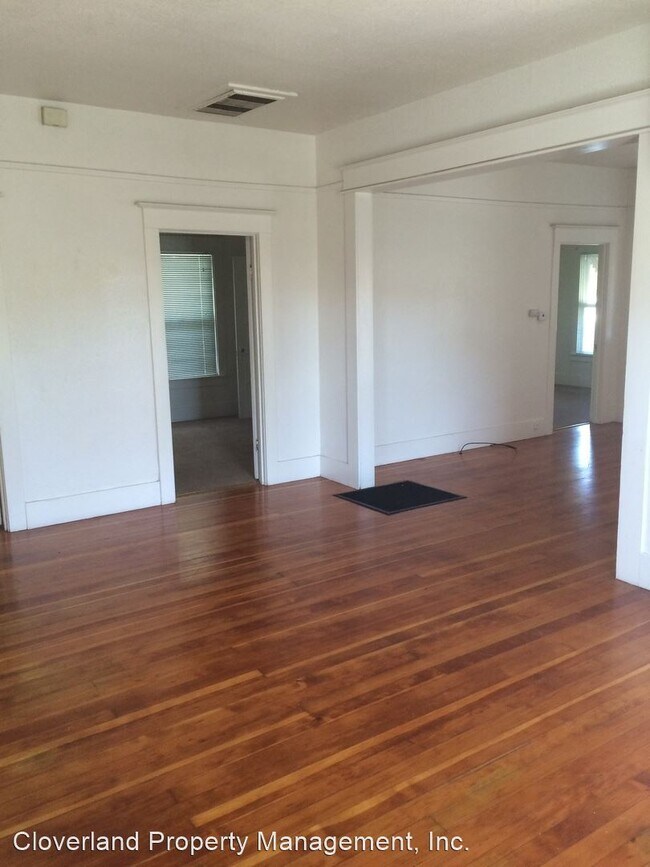 Building Photo - 3 br, 2 bath House - 201 W. H Street