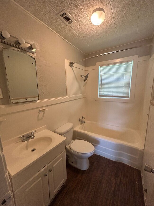 Foto del edificio - Inviting 2 Bedroom Home