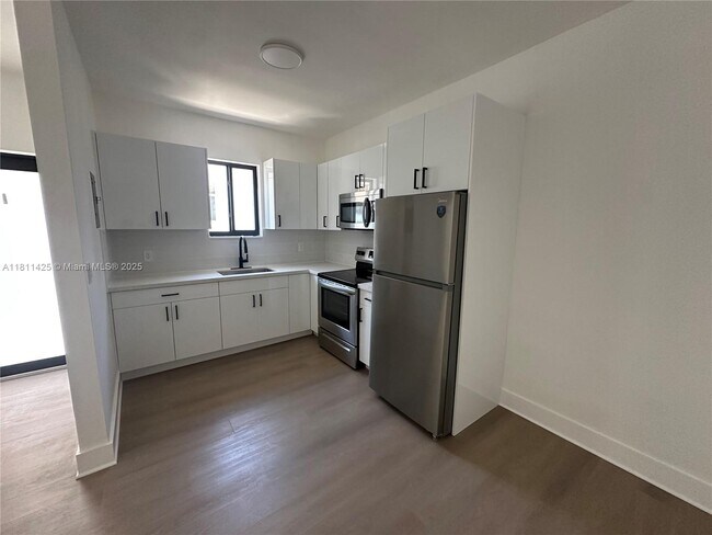 Foto del edificio - 411 SW 18th Rd