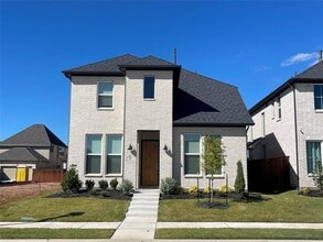 Building Photo - 717 Fieldcrest St