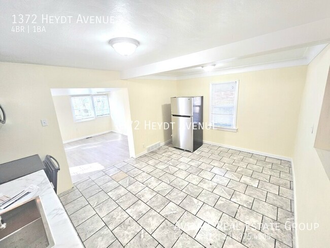 Foto del edificio - Charming 2-Bedroom Gem on Heydt Avenue wit...