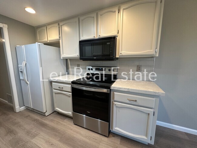 Foto del edificio - 3262 Heights Dr