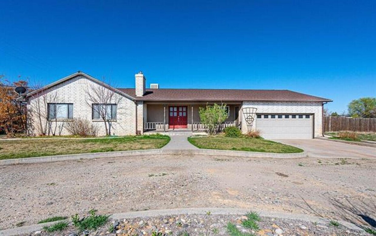 Foto principal - 3 Bed 2.5 Bath Home Available!