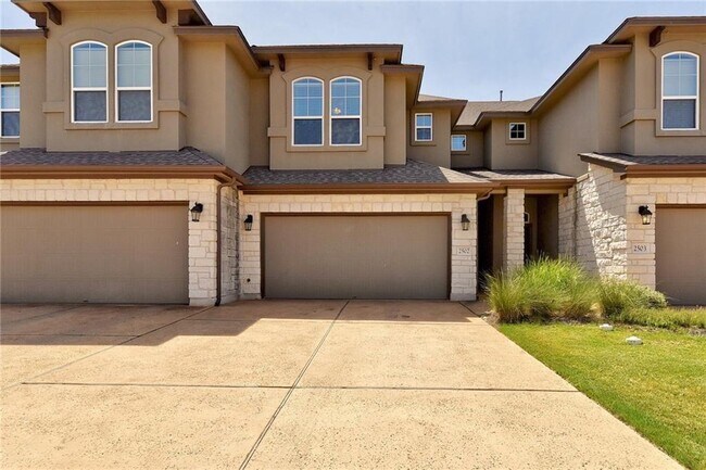 Foto del edificio - 13400 Briarwick Dr