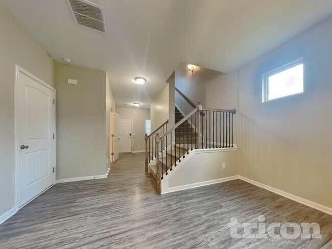 Foto del edificio - 307 Arbor Cir