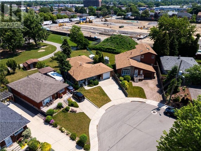 Photo du bâtiment - 84 Tyrone Dr