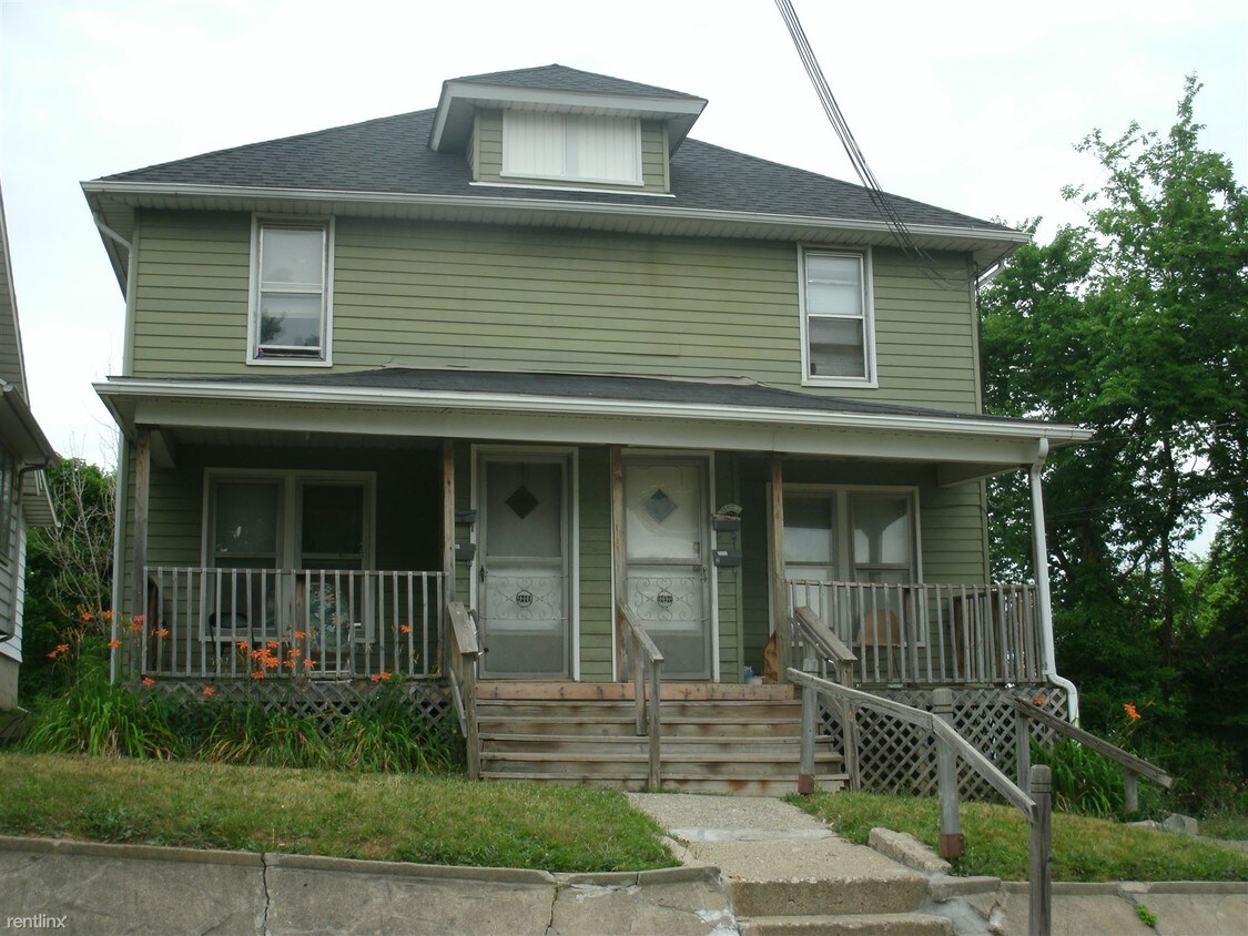 Primary Photo - 910 Durand St