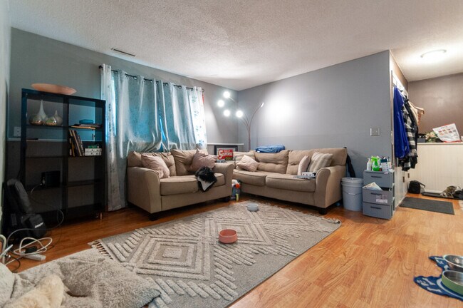 Building Photo - 2212 Harriet #1