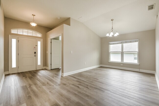 Building Photo - 706 Chelsea Ave