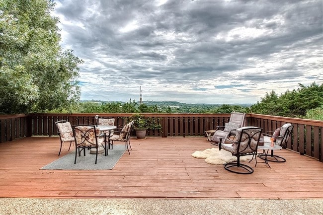 Building Photo - 121 Glen Shadows