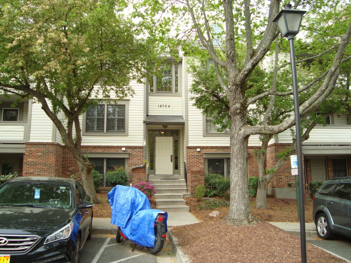 18704 Caledonia Ct Unit B, Germantown, MD 20874 Condo for Rent in