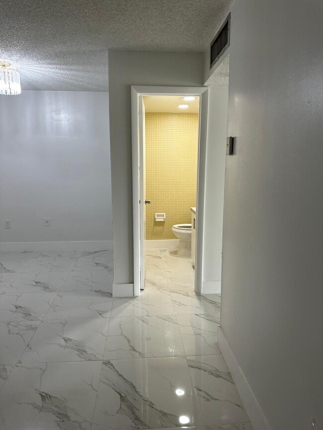 Foto del edificio - 1855 W 60th St