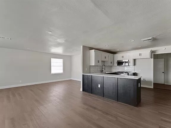 Building Photo - 4802 Selkirk Dr