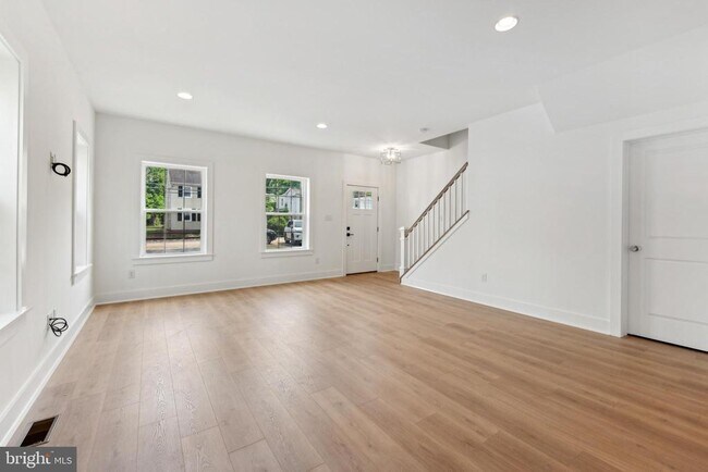 Building Photo - 47 E 3rd St