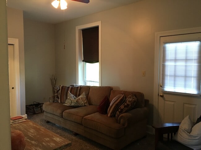 Building Photo - 3233 Bingen Rd