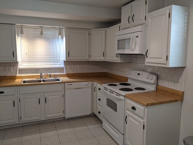 Building Photo - 614 Butler Dr