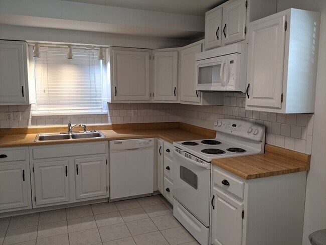 Foto del edificio - 614 Butler Dr