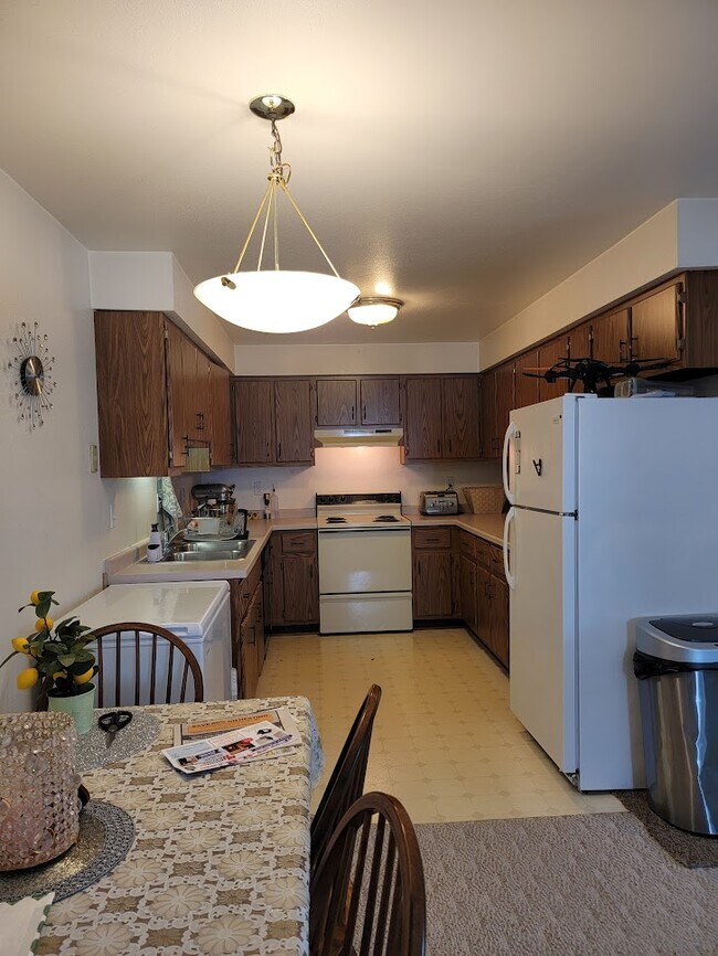 1304 Dewey St Unit 3, Kiel, WI 53042 Apartments in Kiel, WI