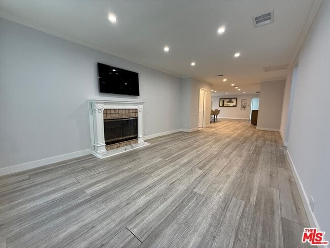 Building Photo - 14018 Calvert St