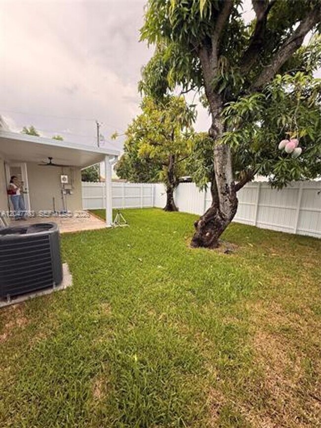 Foto del edificio - 10555 SW 32nd St