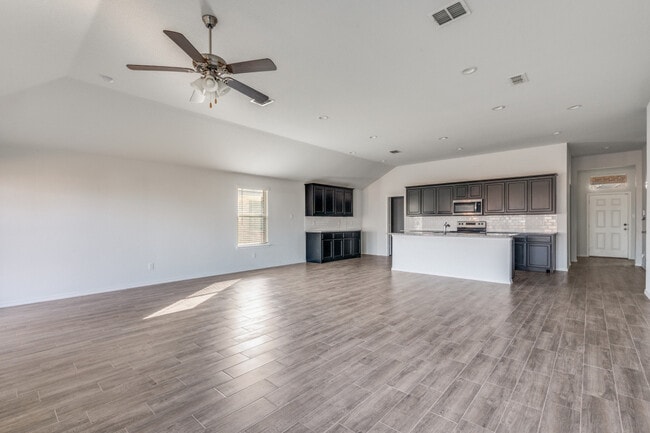 Building Photo - 10128 Boxelder Dr