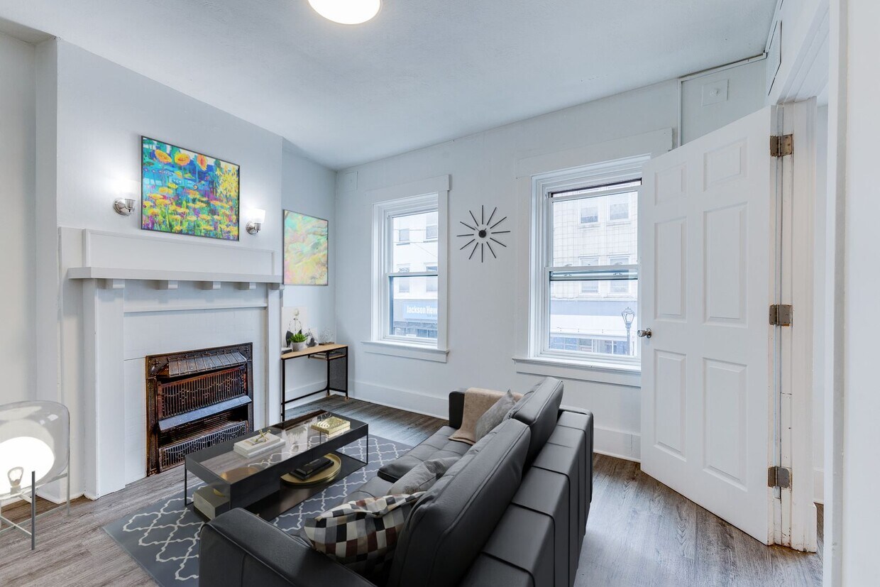 Foto principal - 236 Brownsville Rd