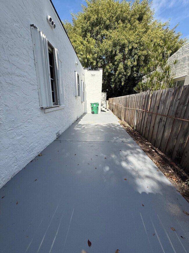 Photo - 913 NW 46th St House