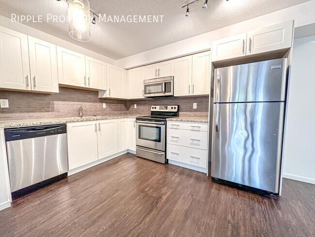 Building Photo - Modern 2 Beds, 2 Baths Apartment/Condo | 2...