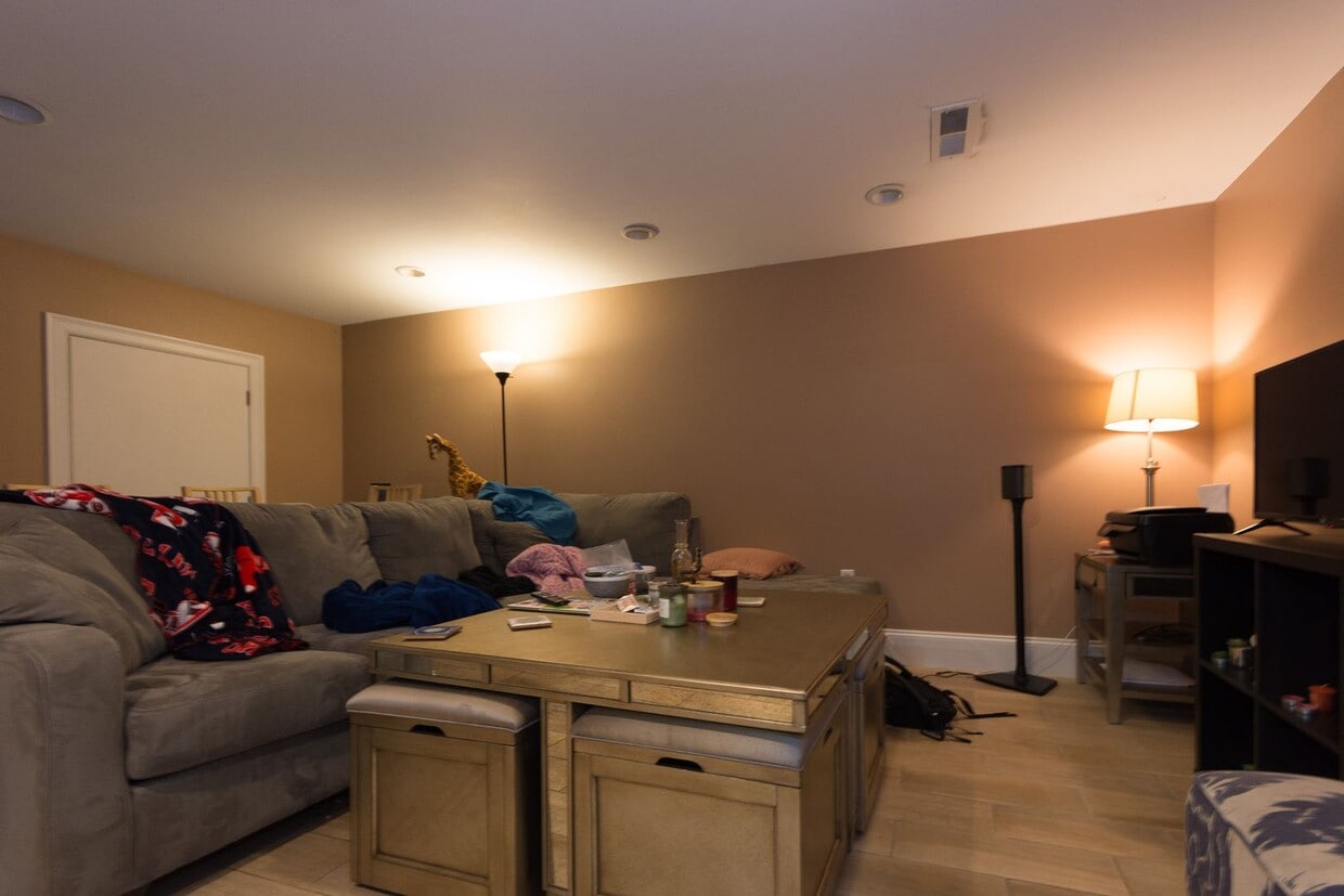 Foto principal - Spacious 3 Bed / 2 Bath in a Classic Allston Brownstone — Prime Location, Pet Friendly