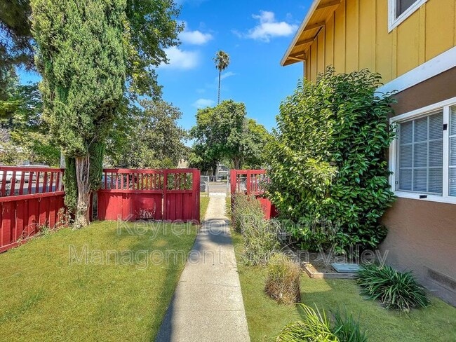 Building Photo - 5719 Via Monte Dr