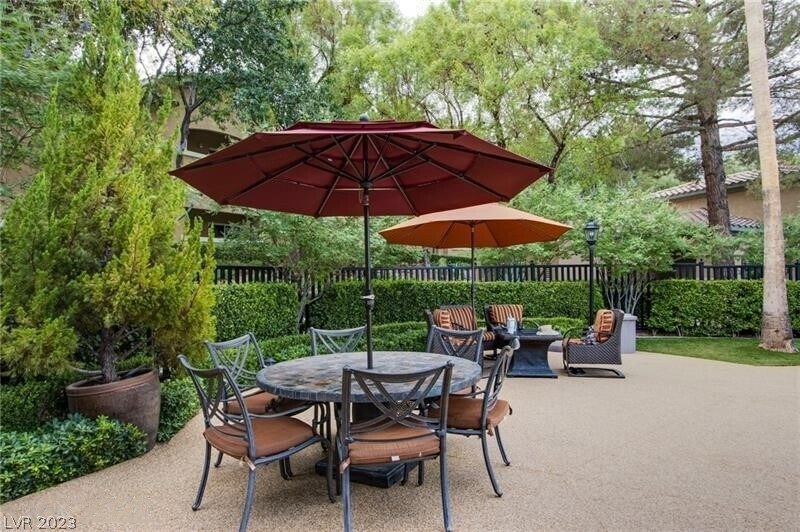 Foto principal - 8736 Red Brook Dr