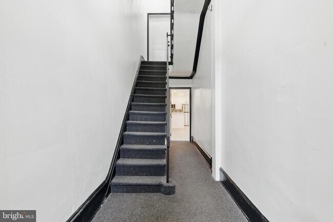 Foto del edificio - 1637 W Girard Ave