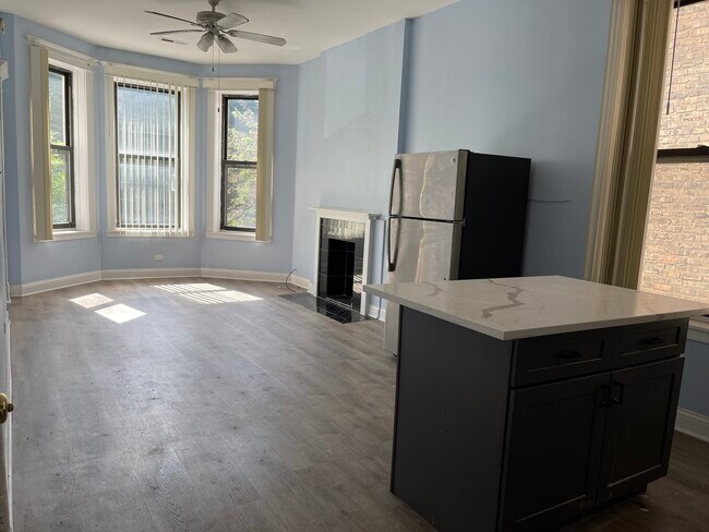 Building Photo - 1039 S Racine Ave