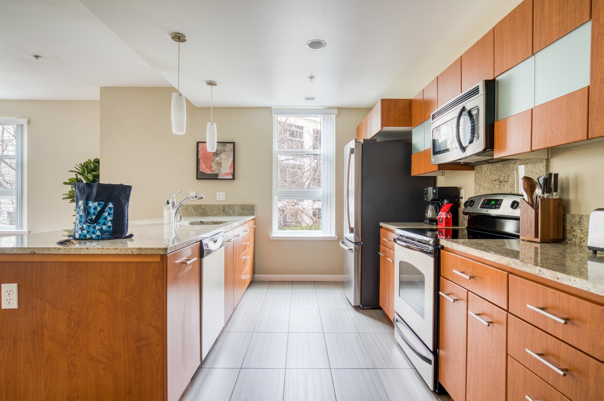 Foto principal - 438 Oak Grove Dr