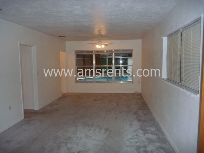 Foto del edificio - 3704 Chelsea St